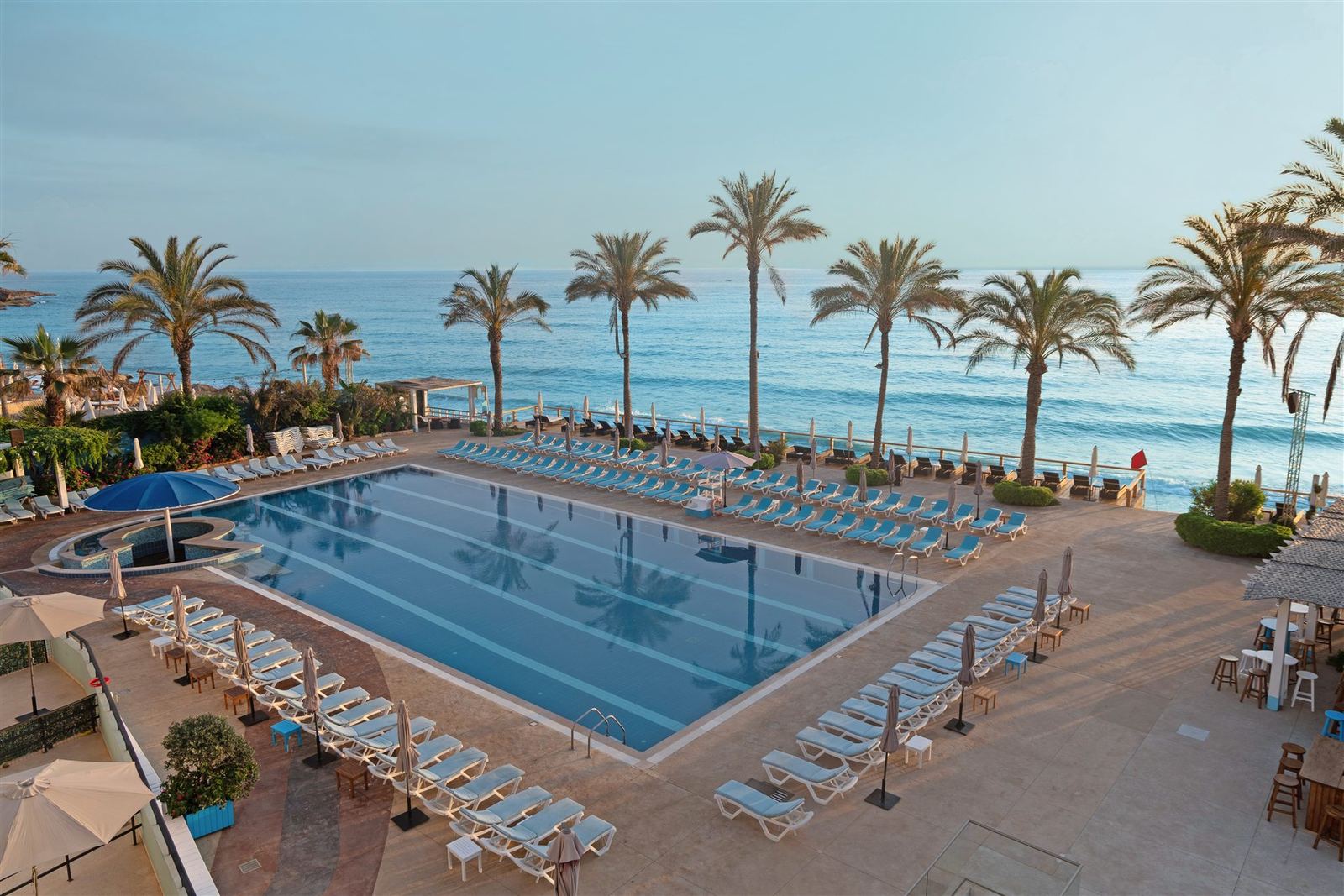 Abou Philippe Resort: the pool and the sea